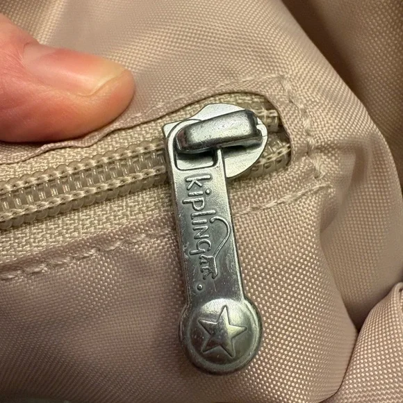 Kipling Pahneiro handbag in an artistic flower print - Picture 7 of 9